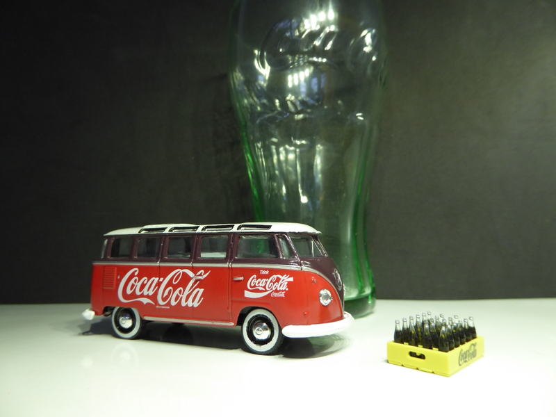 Illustration for article titled Hot Sixty 4th: Coca Cola Collection 1